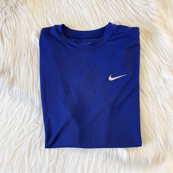 Nike Men’s Dri-Fit Shirt - Picture 4 of 4